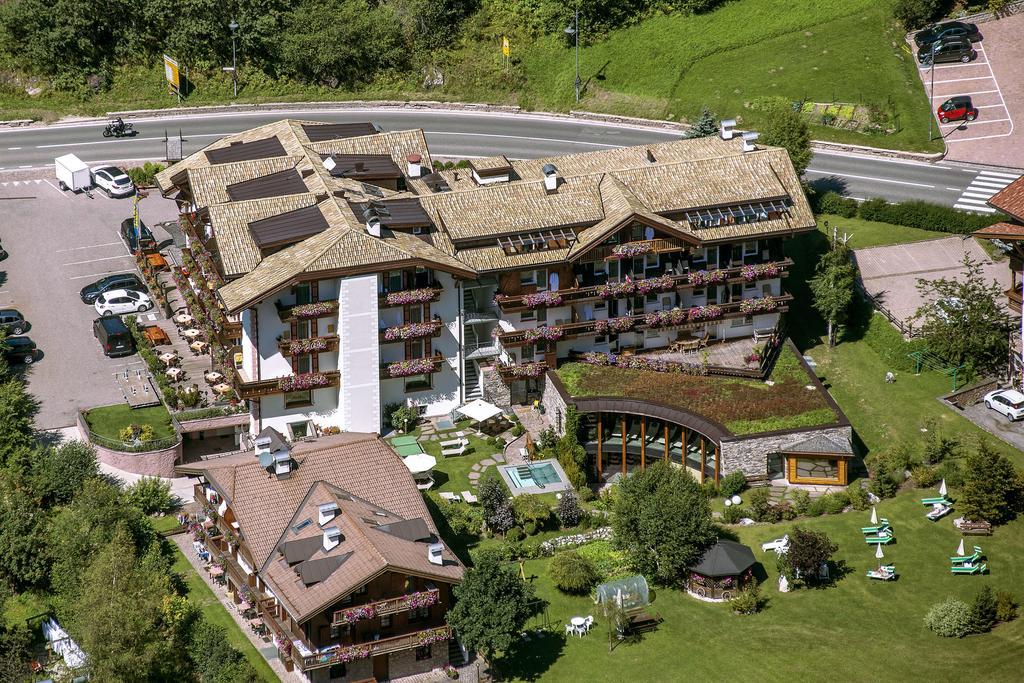 Hotel Gran Paradis Кампітелло-ді-Фасса Екстер'єр фото